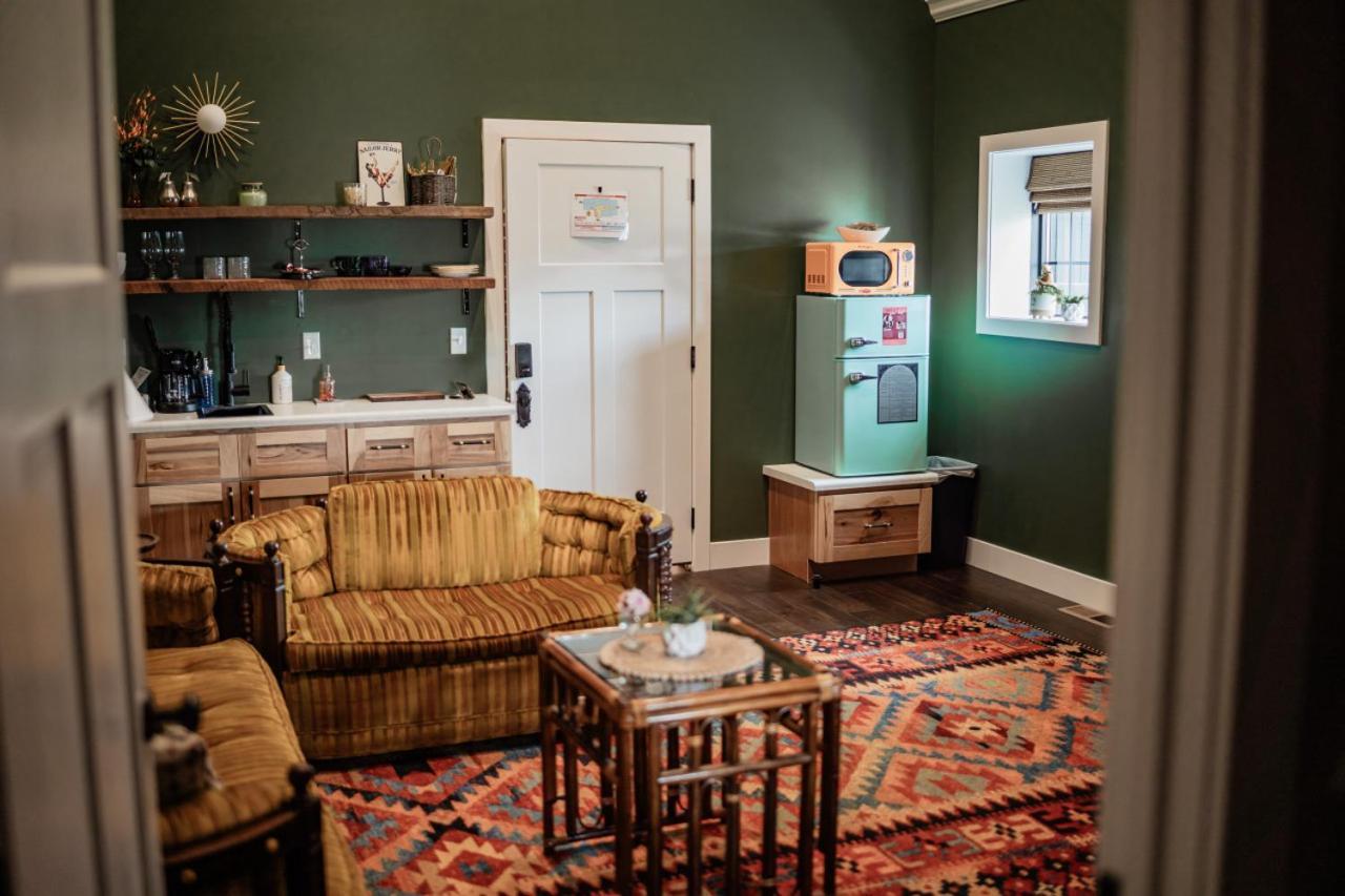 The Atrium - A Boutique Hotel - Suite 17 Perryville 外观 照片